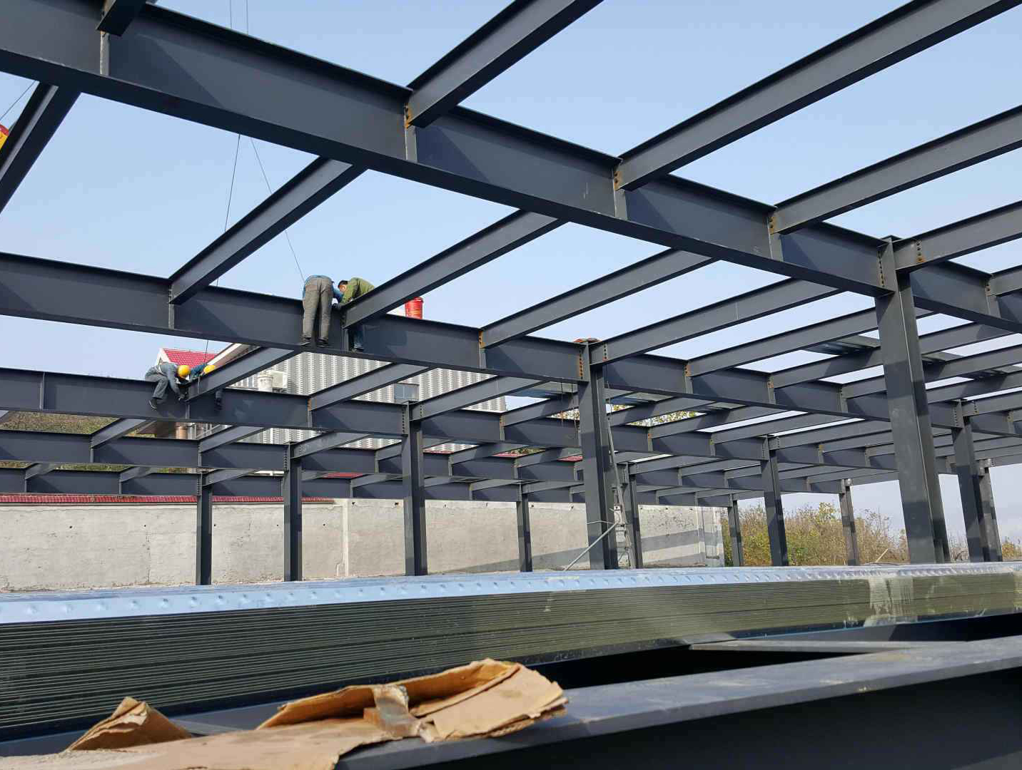 江蘇鋼結(jié)構(gòu)在建筑和房子住房上有什么優(yōu)點(diǎn)